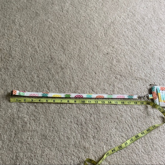 Pineapple ID Wallet with Breakaway Lanyard - Picture 9 of 9